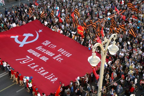 Заявление Президиума ЦК КПРФ: Руки прочь от Красного знамени и полководцев победы