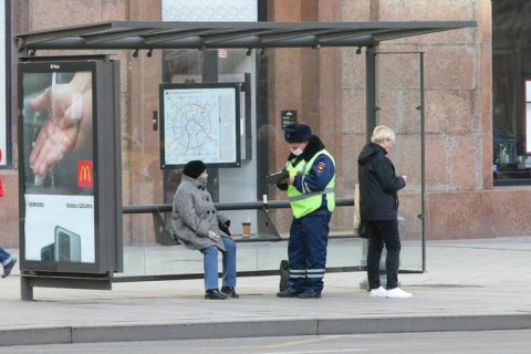 В Москве за несоблюдение социальной дистанции за сутки оштрафовали более 1300 человек