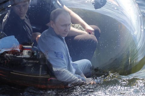 Путин погрузился на дно. «На земле много проблем»