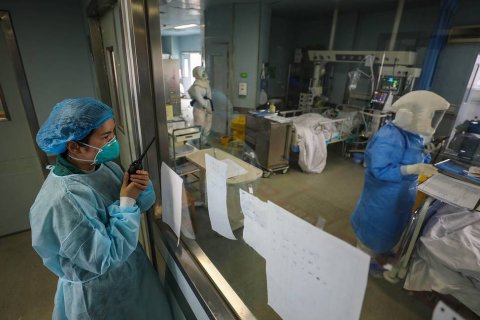 За пределами Китая коронавирусом заболело более 7 тысяч человек