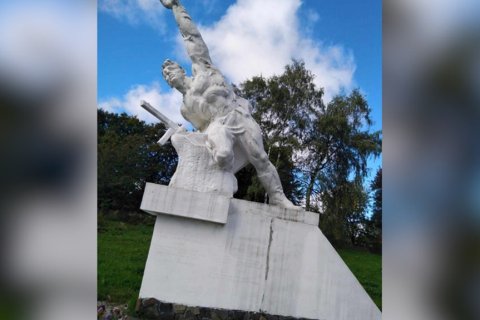 Геннадий Зюганов поддержал жителей украинского села, отказавшихся сносить памятник советскому солдату