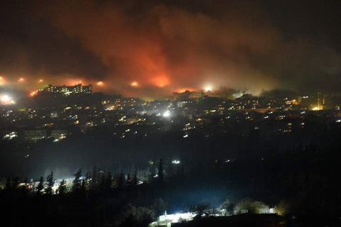 Уничтожает военный потенциал. После падения режима Асада Израиль нанес ракетно-бомбовые удары по 250 целям на территории Сирии 