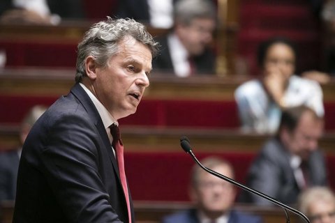 Глава французских коммунистов выступил за отмену санкций ЕС в отношении России
