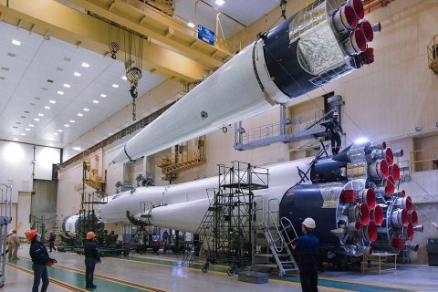 «Роскосмос» отказывается от разработки новых ракет и двигателей в пользу производства спутников