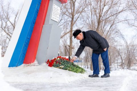 Кандидат на должность Президента РФ от КПРФ Николай Харитонов почтил память летчиков-героев экипажа Ил-76