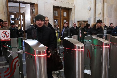 Метро потратит почти 1 млрд рублей на замену турникетов