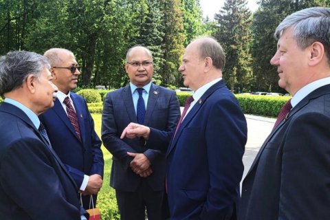 Геннадий Зюганов и представитель Премьер-министра Непала Раджан Бхаттарай обсудили вопросы сотрудничества