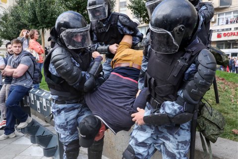Почти 40% россиян считают приговоры по «московскому делу» политически мотивированными