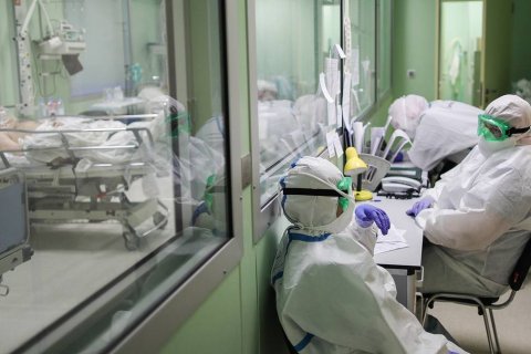 Опрос: Большинство российских врачей не доверяют официальной статистике по коронавирусу