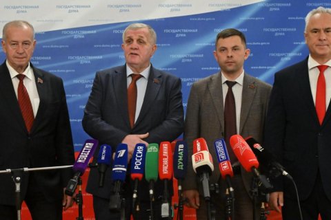 Н.В. Коломейцев, С.Г. Левченко, О.А. Михайлов и Е.И. Бессонов выступили перед журналистами в Госдуме