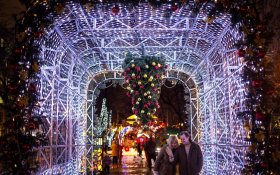 Опрос ВЦИОМ: 96% россиян выступили за сохранение на фоне СВО детских новогодних праздников и новогодних елок