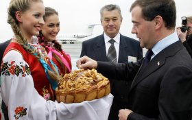 Медведев: Говорить с нынешними властями Украины нет смысла, надо ждать вменяемых