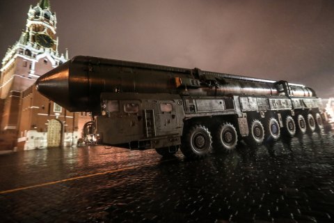Эксперты: Россия превосходит США в ядерном оружие потому, что начала гонку вооружений раньше
