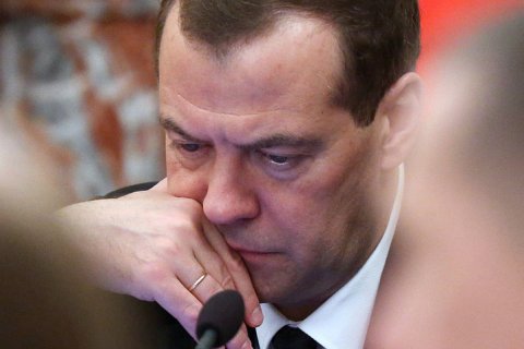 Опрос: В 2017 году россияне ждут коррупционных скандалов и отставок в правительстве