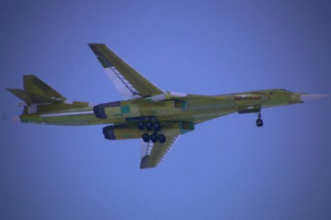 Первый построенный «с нуля» за последние 30 лет стратегический бомбардировщик Ту-160 поднялся в воздух
