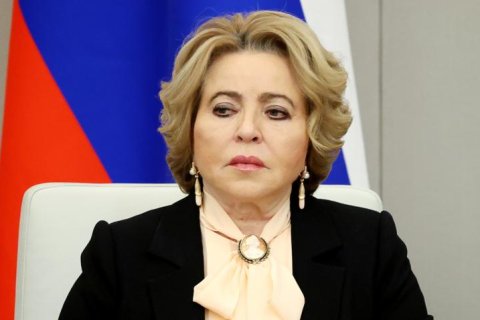 «Каждый должен нести свой чемодан». Матвиенко предложила собирать с безработных по 45 тыс. руб. в год на ОМС