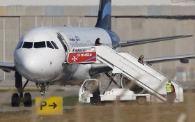 На Мальте приземлился захваченный террористами самолет