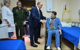 Геннадий Зюганов в Медовый Спас посетил военный госпиталь