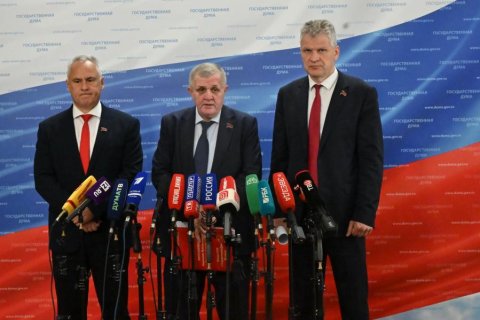 Н.В. Коломейцев, А.В. Куринный и Е.И. Бессонов выступили перед журналистами в Госдуме