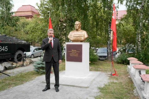 Свердловская область. В Белоярском при участии КПРФ открыли бюст маршалу Победы Г.К. Жукову