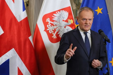 Премьер-министр Польши Дональд Туск: Абсурд, что 500 миллионов европейцев просят 300 миллионов американцев защитить их от 140 миллионов русских