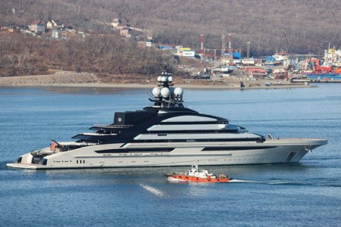 А тем временем… 142-метровая «суперъяхта Мордашова» прибыла во Владивосток