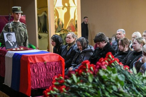 В Хакасии с воинскими почестями похоронили депутата Верховного Совета республики Дмитрия Иванова, погибшего при выполнении боевого задания