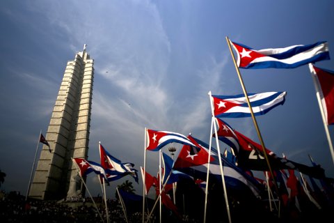 Парламент Кубы одобрил проект новой конституции страны