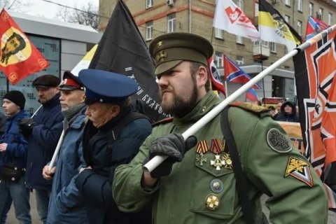 Пофамильно 