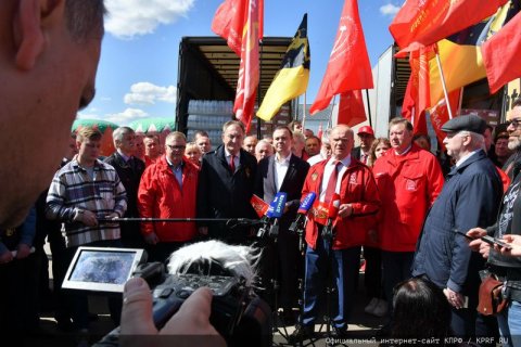 Геннадий Зюганов при отправке 109-го конвоя КПРФ на Донбасс: Сегодня каждому из нас брошен вызов
