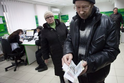 Почти 5 млн россиян получают зарплату менее 7500 рублей