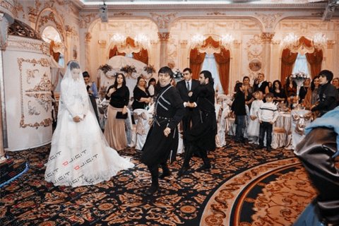 В Чечне будут пресекать «неподобающие танцы» на свадьбах