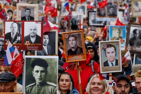 В России отменили марши «Бессметного полка». Комментарий Кремля