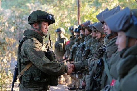 Саперы из КНДР участвуют в разминировании Курской области