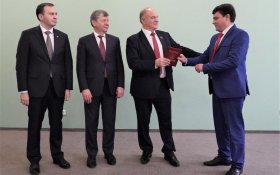 Геннадий Зюганов вручил дипломы выпускникам 36-го потока Центра политической учебы ЦК КПРФ