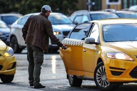Стоимость поездки на такси достигла рекордных за десять лет показателей