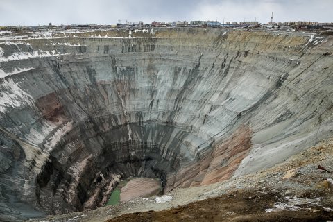 «Алроса» и МЧС прекратили поисково-спасательную операцию на руднике «Мир»