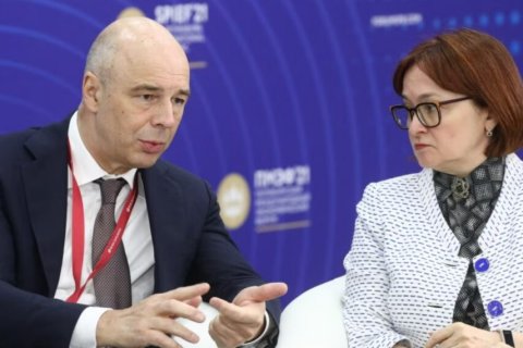 Выбор между рецессией и инфляцией. Правительство давит на Центробанк для снижения ключевой ставки