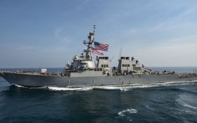 Китай заявил о вытеснении эсминца США из территориальных вод 
