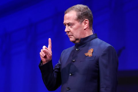 Медведев назвал пафосной чушью заявление Трампа о вкладе США в победу во Второй мировой войне