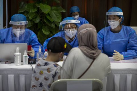 В Китае сделали более 106 млн прививок от коронавируса