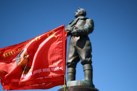 КПРФ добилась восстановления надписи «Сталинскому Соколу» на памятнике Чкалову в Нижнем Новгороде