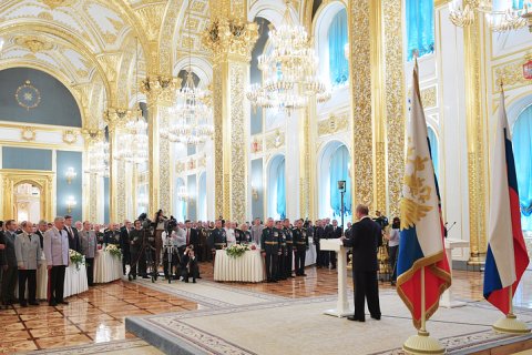 Путин пообещал увеличивать денежное довольствие военнослужащих