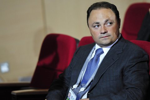Мэр Владивостока одновременно арестован, отправлен в Москву и находится на рабочем месте