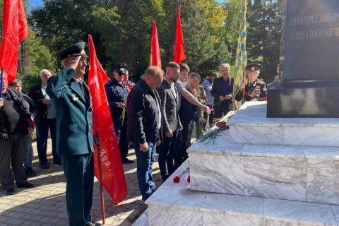 В регионах России почтили память героев октября 1993 года 