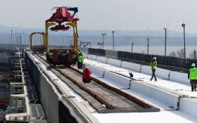 На Крымском мосту закончили укладку рельсов