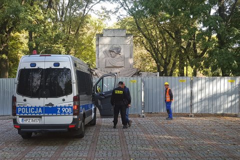 В Варшаве убрали последний памятник Красной Армии
