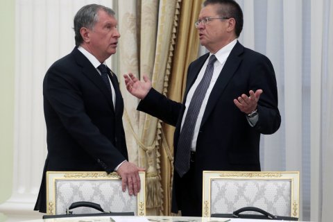 Reuters: Сечин лично присутствовал при передаче Улюкаеву 2 млн долларов