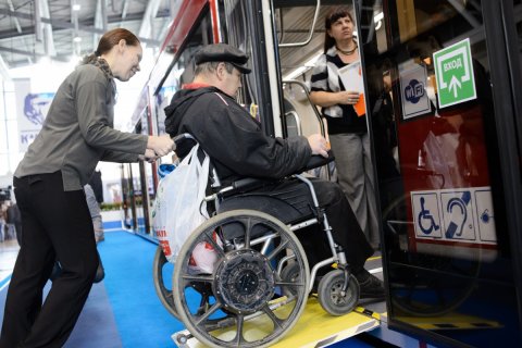 Отечественные коляски для инвалидов обошлись бюджету дороже импортных