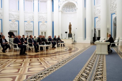 Путин рассказал высшим чиновникам о переговорах с Трампом. Секретно